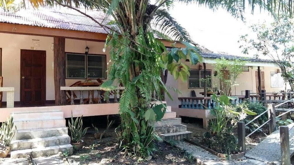 Subtawee Resort Surat Thani Exterior photo
